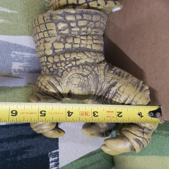 Resin Claws Sculpture + Hangers EUC - Picture 6 of 10